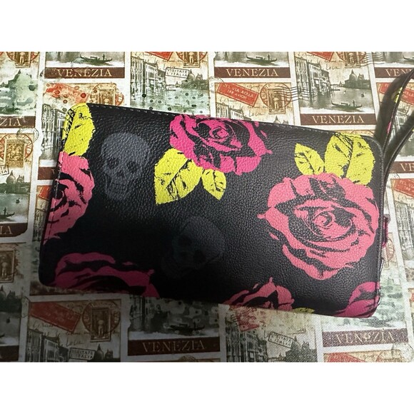 BETSEY JOHNSON Leopard Heart Wallet Zip around wristlet clutch XOZIPP-P MSRP $58 - Picture 2 of 3